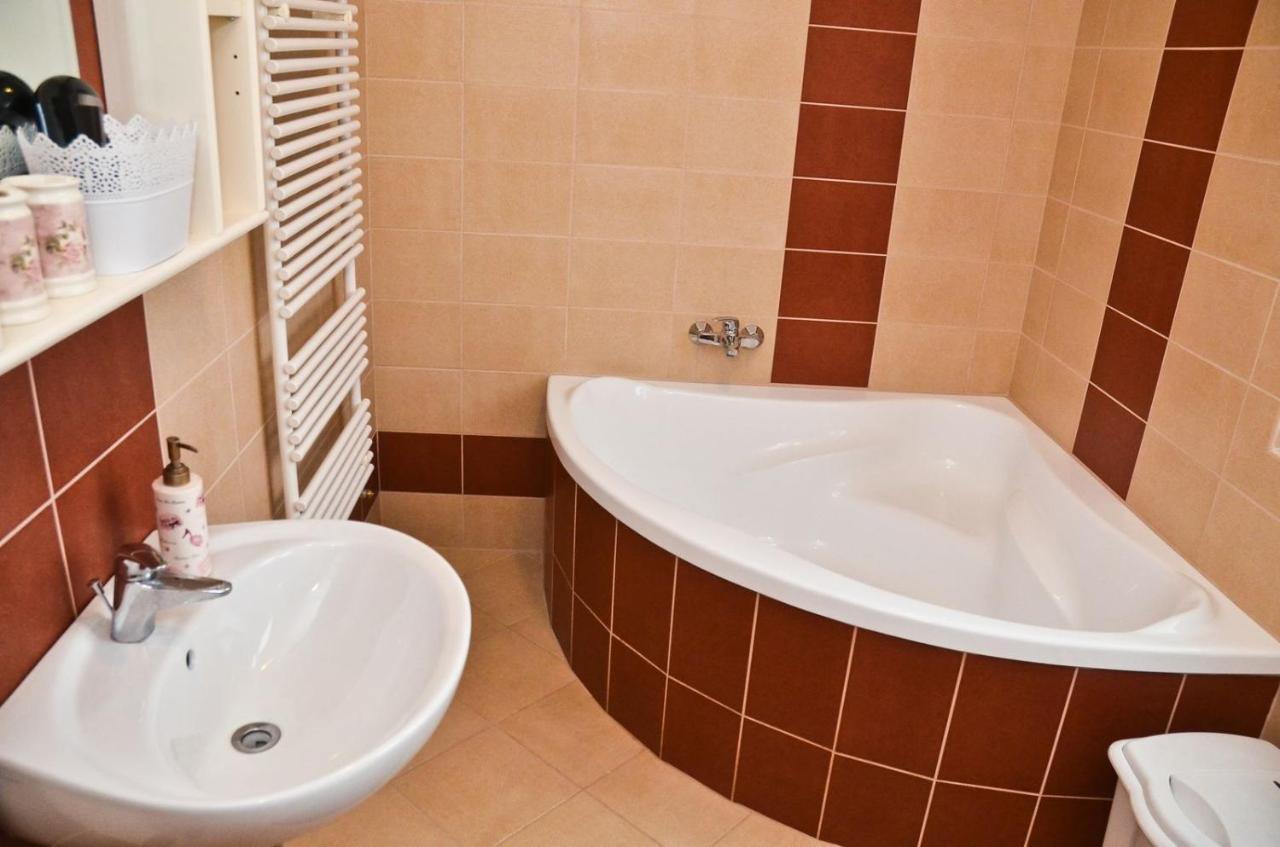 Romantic Apartman Hajdúszoboszló 外观 照片